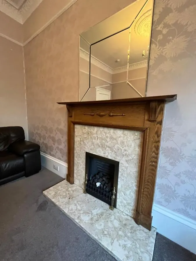Bright 3 Bedroom Edinburgh City Apt
